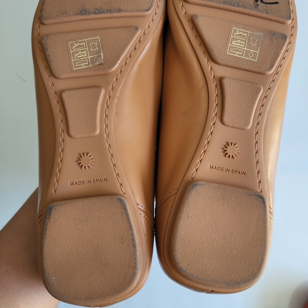 Stuart Weitzman Tan Flats Sleek Penny Loafers - Picture 11 of 11